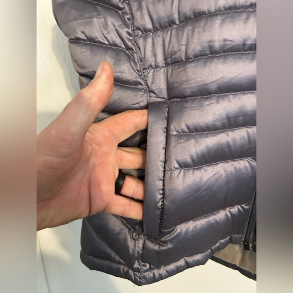 Bernardo Goose Down Puffer Vest in a metallic gray color Med - Picture 5 of 7